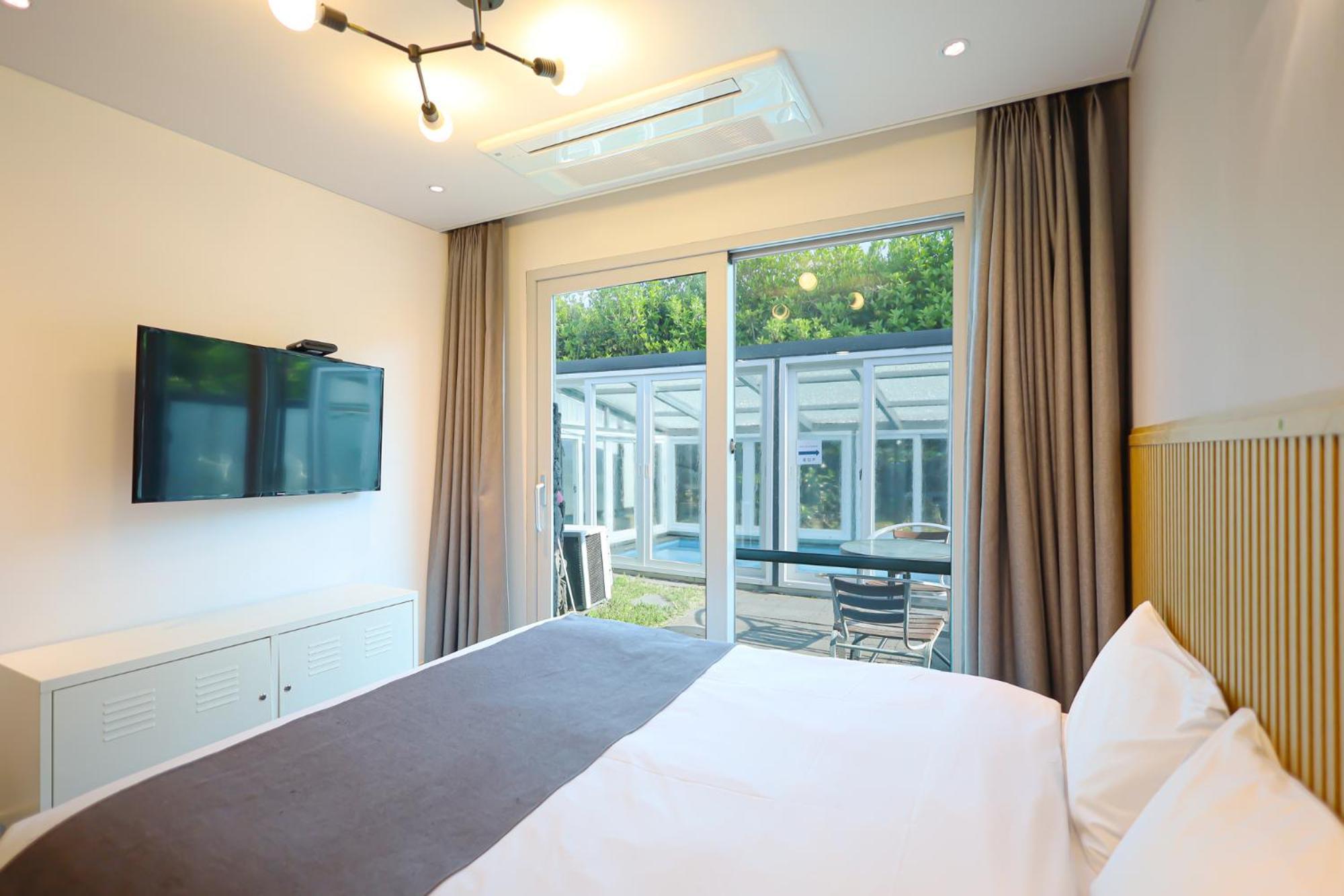 Pool And Villa Sorang Jeju Exterior photo