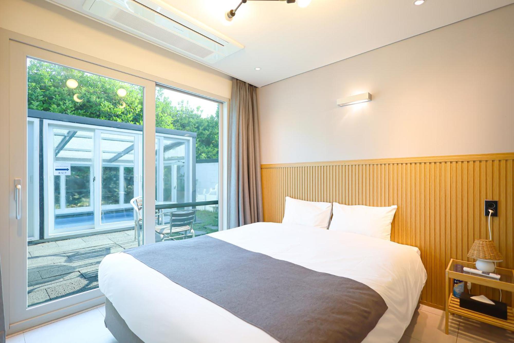 Pool And Villa Sorang Jeju Exterior photo