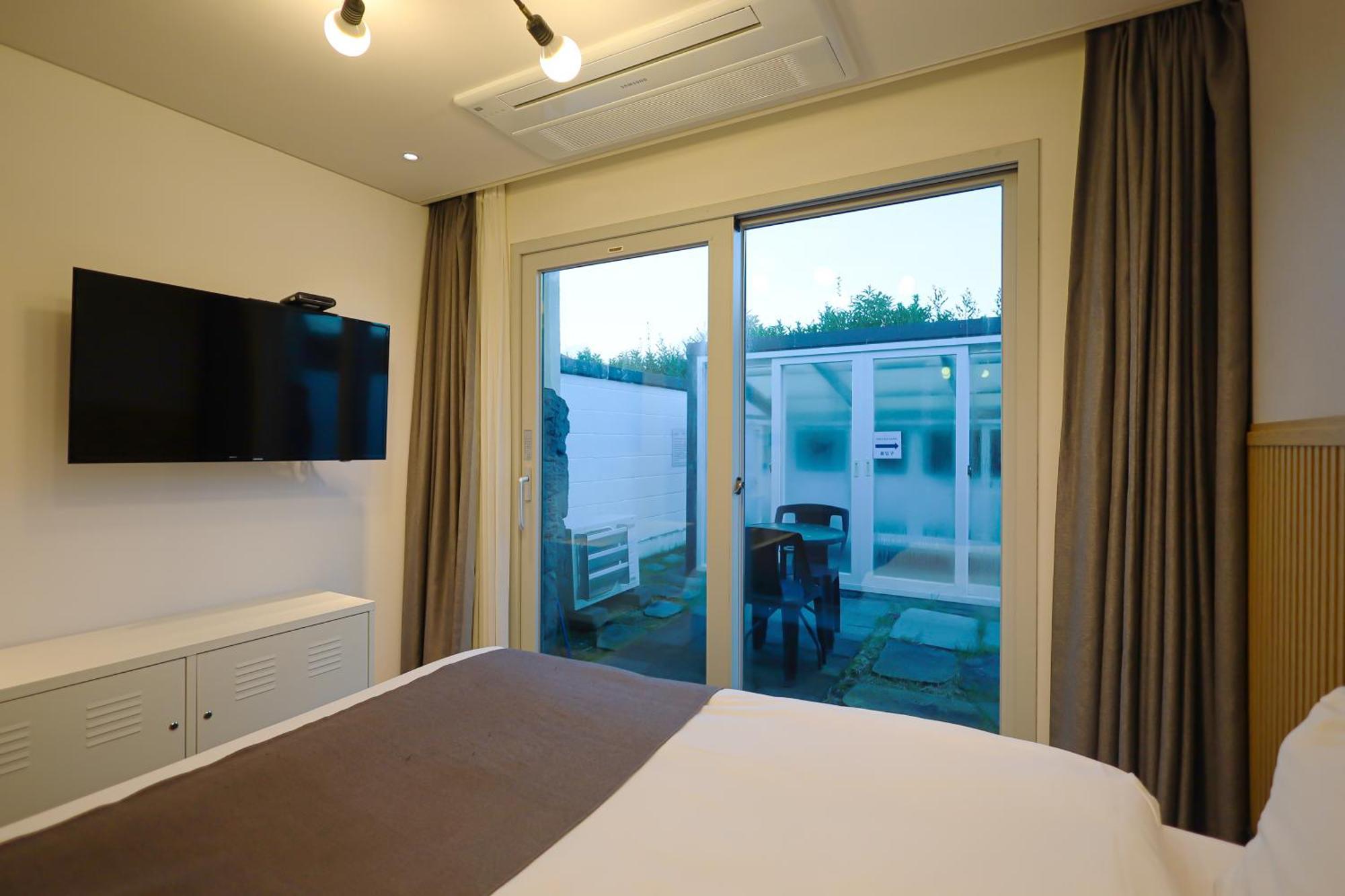 Pool And Villa Sorang Jeju Exterior photo